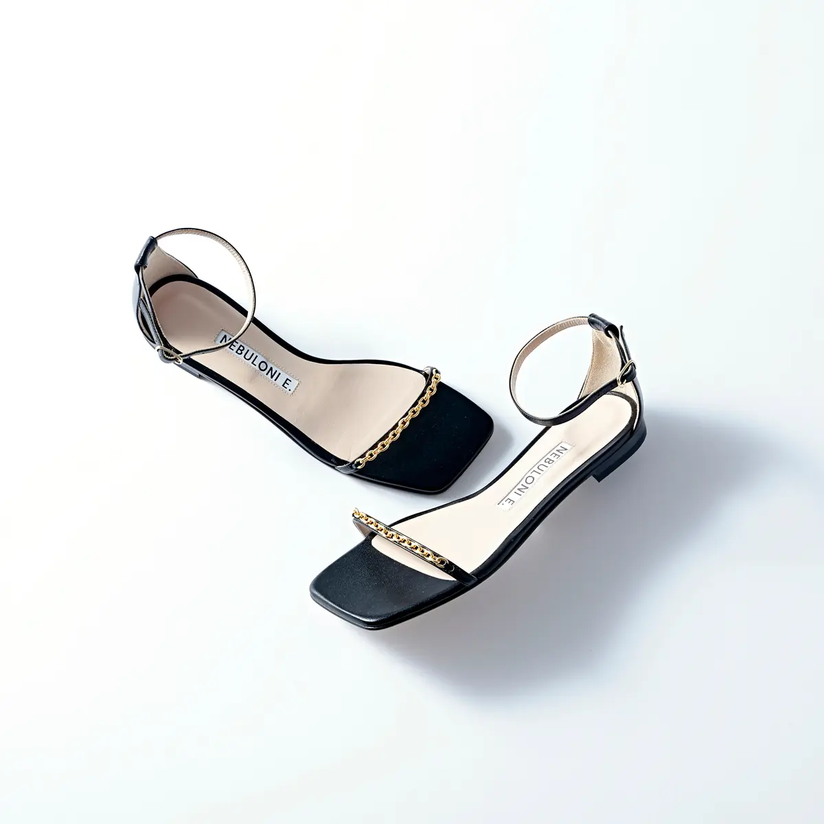 『ネブローニ』のストラップサンダル