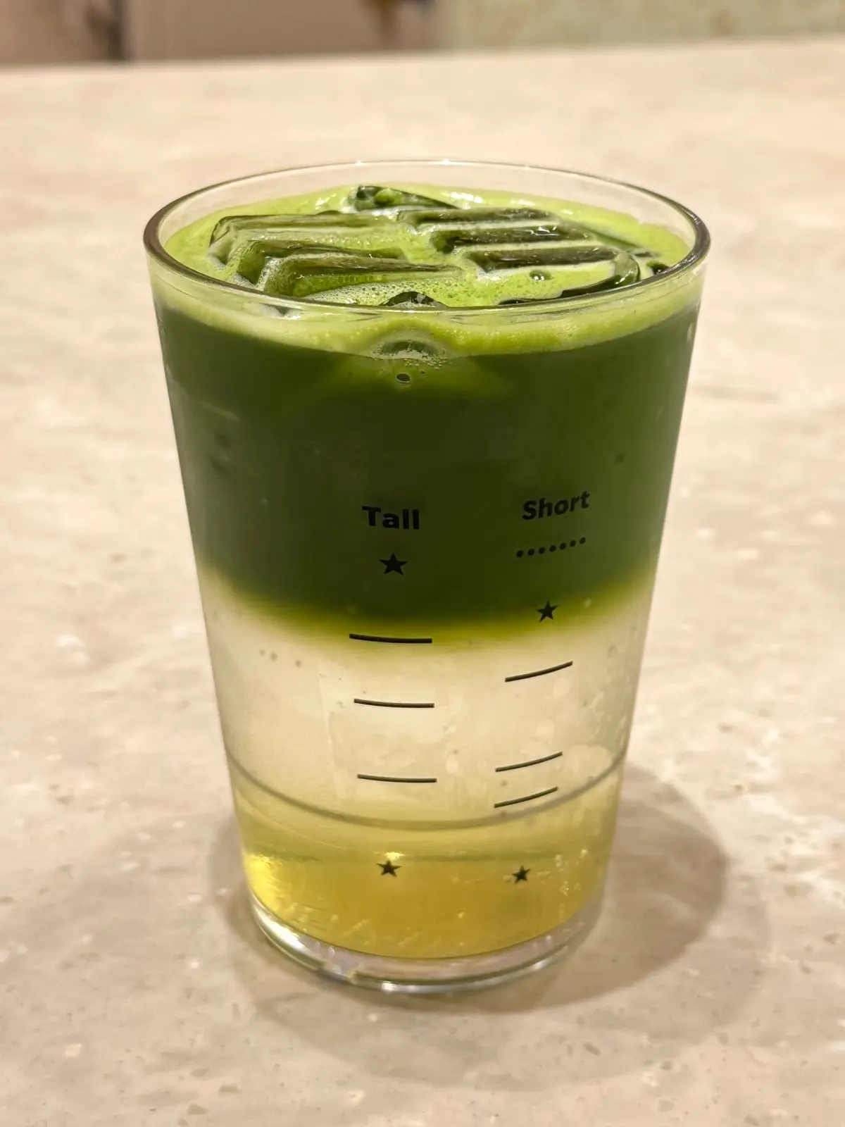 スタバ店舗限定「抹茶 グリーン ティー スパークリング」ビジュアル