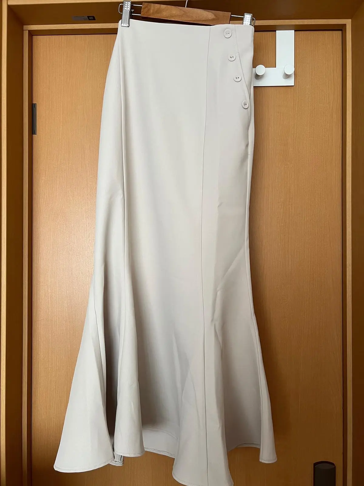 FRAY I.Dの2024福袋に入っていた白のマーメイドスカート