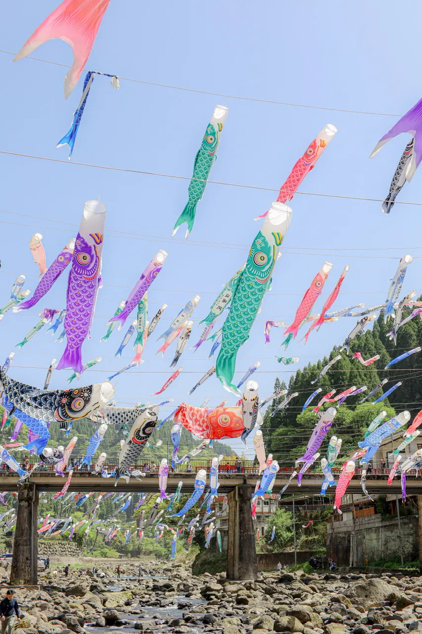 杖立温泉協会こいのぼり祭り