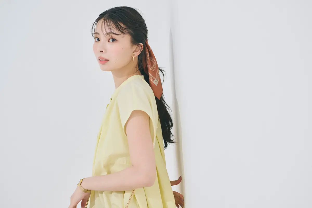 川口ゆりな　ブラウス　よりカット