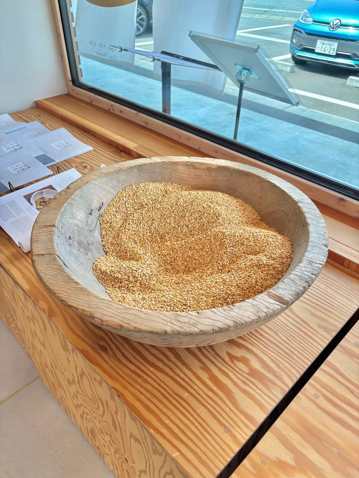 NHKのプロフェッショナル 仕事の流儀でも取り上げられた米農家「関農園」の世界一を6度受賞しギネス世界記録でもある幻の米でつくったおにぎり専門店「FARM FRONT」の「土鍋炊き塩むすび」と「海苔」