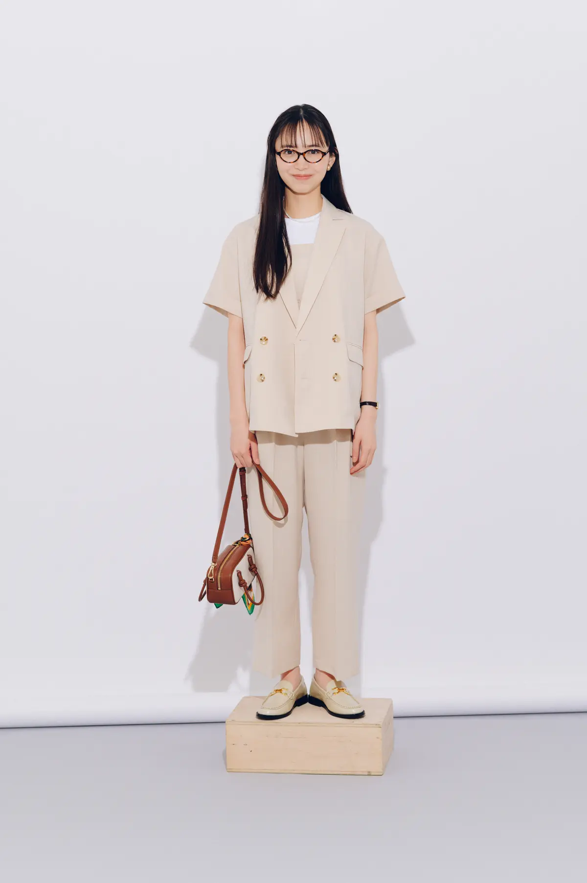 井桁弘恵　セットアップコーデ　全身