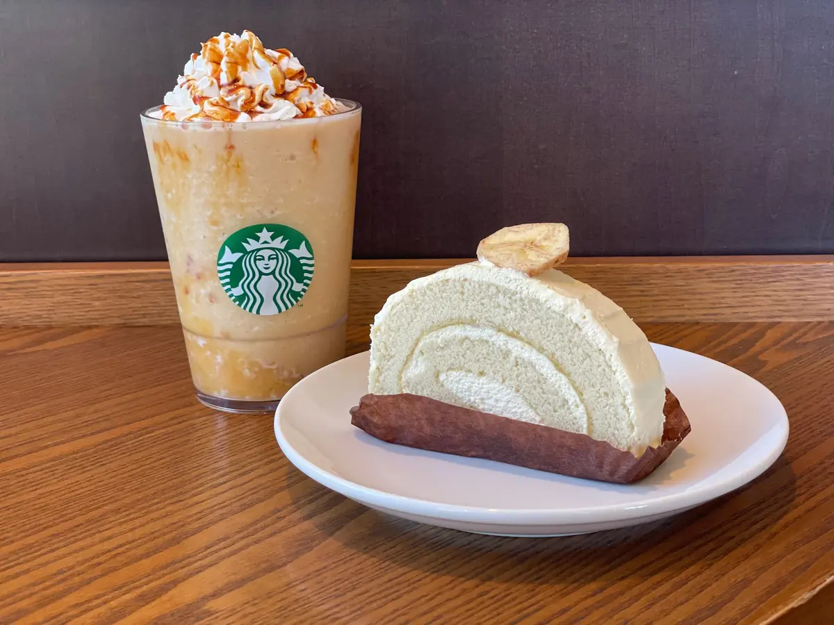 スターバックス　スタバ　新作　バナナブリュレフラペチーノ　バナナの米粉ロールケーキ