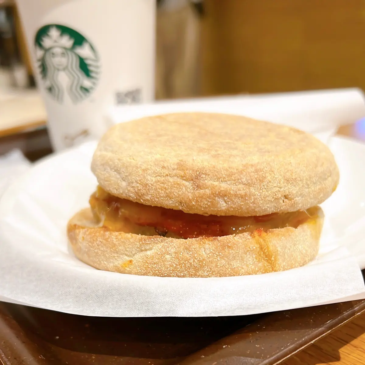 あらびきソーセージパティ&スクランブルエッグ イングリッシュマフィン2