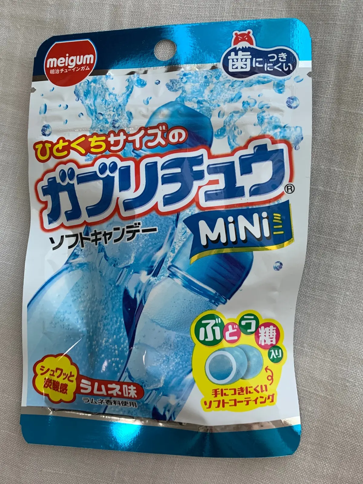 【懐かしの駄菓子】ガブリチュウを一口サイの画像_1