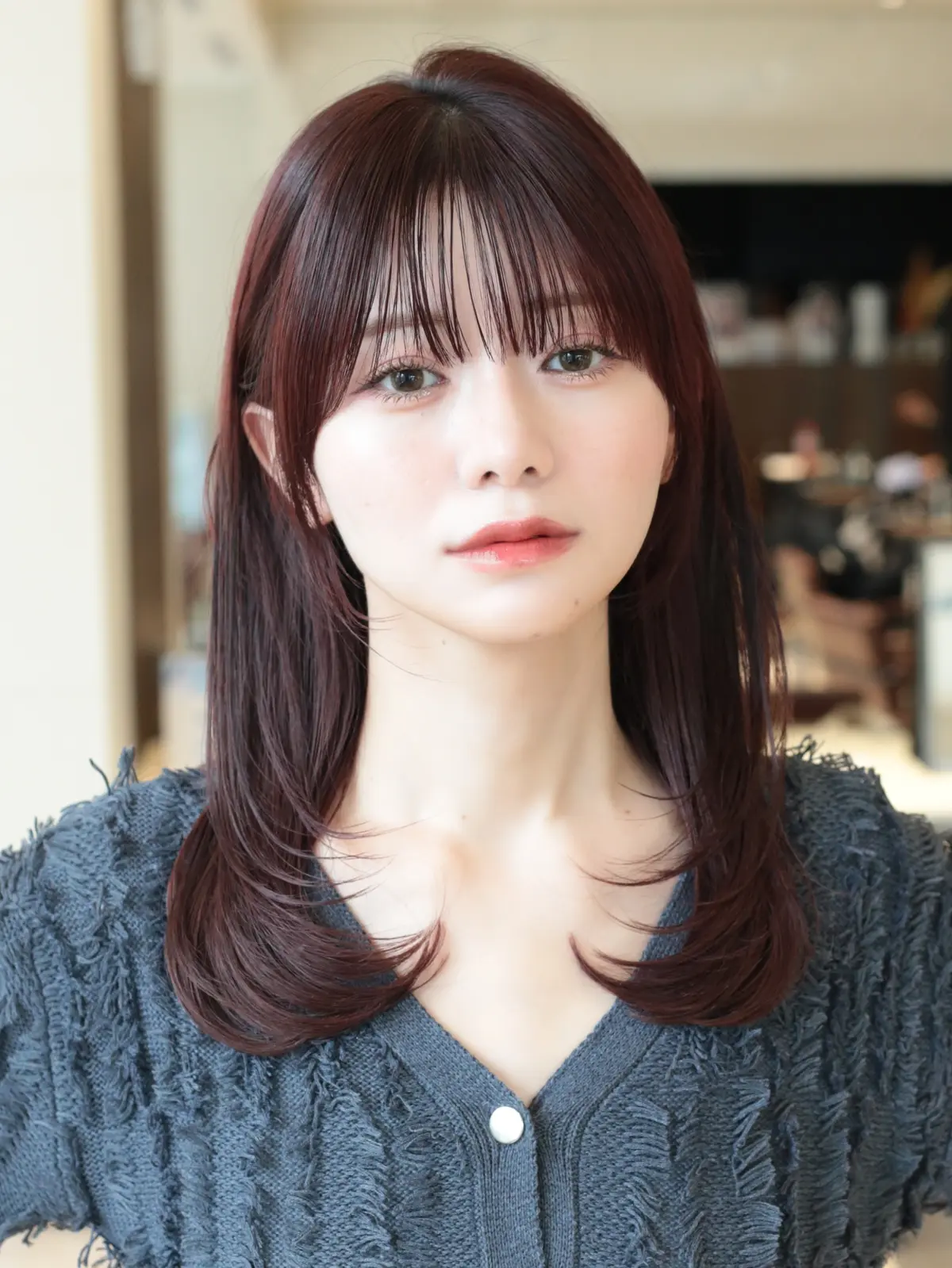 小顔もこなれ感も叶えるセミロング　正面