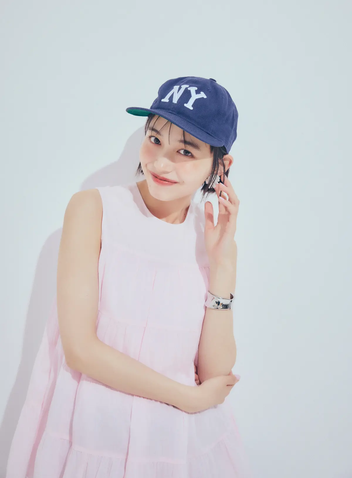 井桁弘恵　ピンクブラウス　より