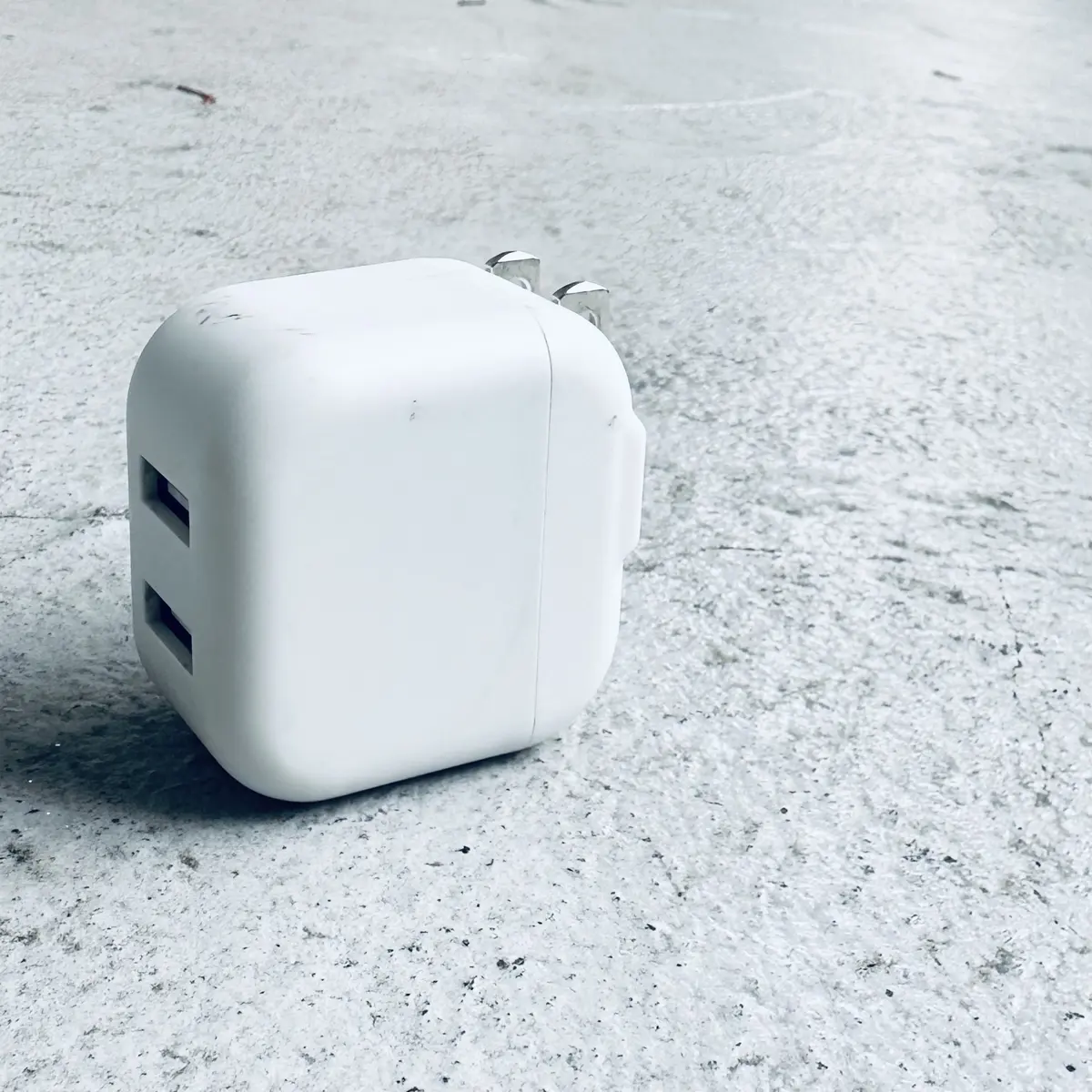 ACアダプター急速充電2ポート￥1100／パル（スリーコインズ）