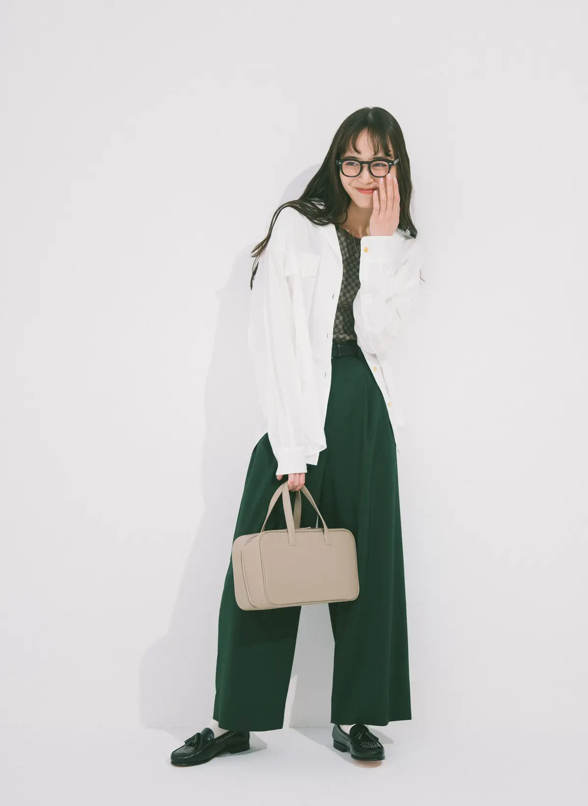 井桁弘恵 パンツコーデ