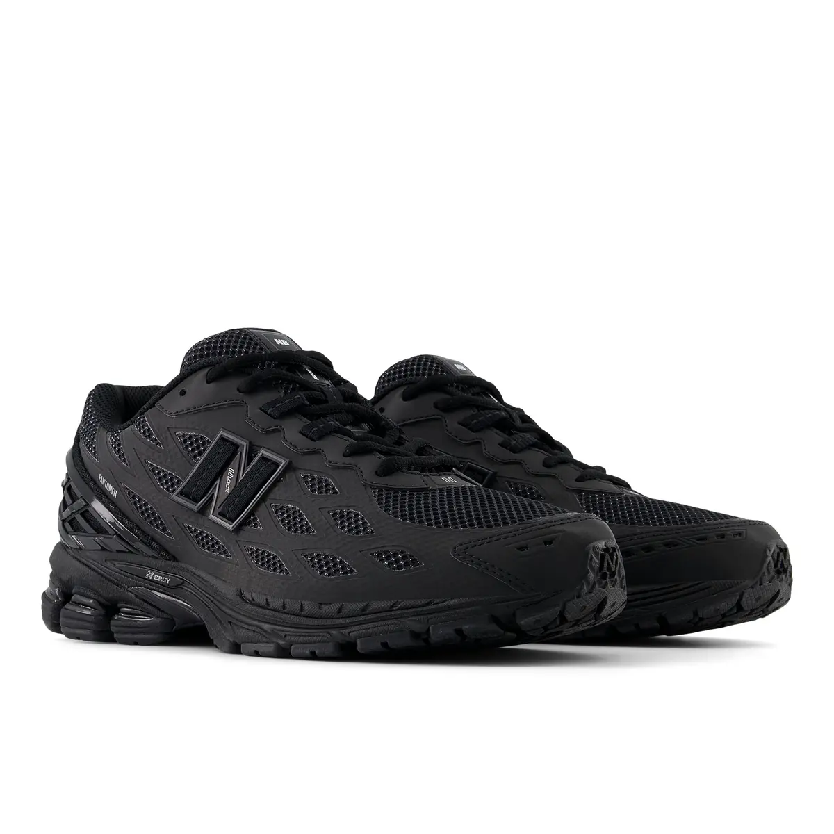 セール【New Balance】流行りのプラットフォームで♪ 大人気の黒 8_0286_81914673_00_M1080K14_01