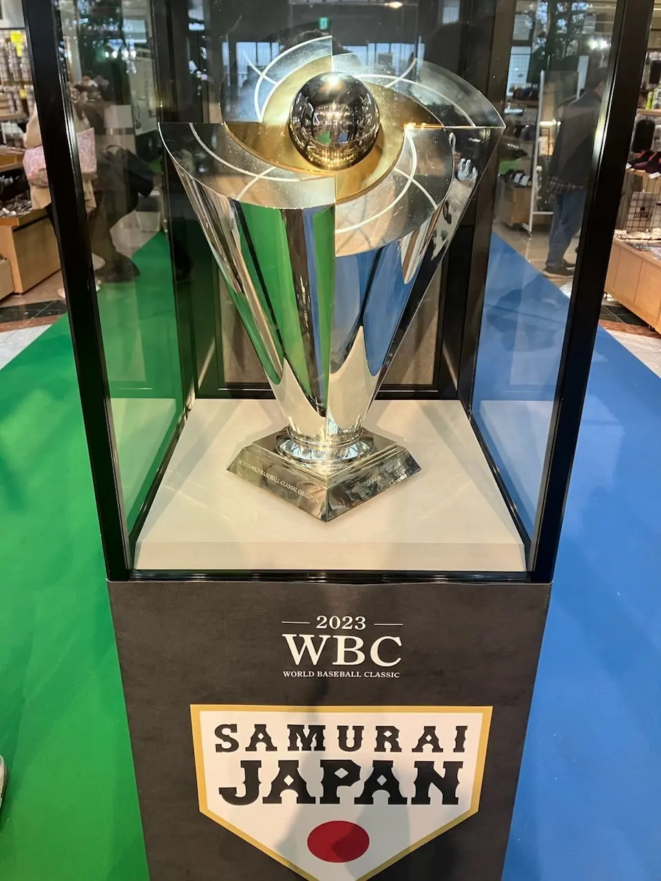 WBC優勝トロフィー