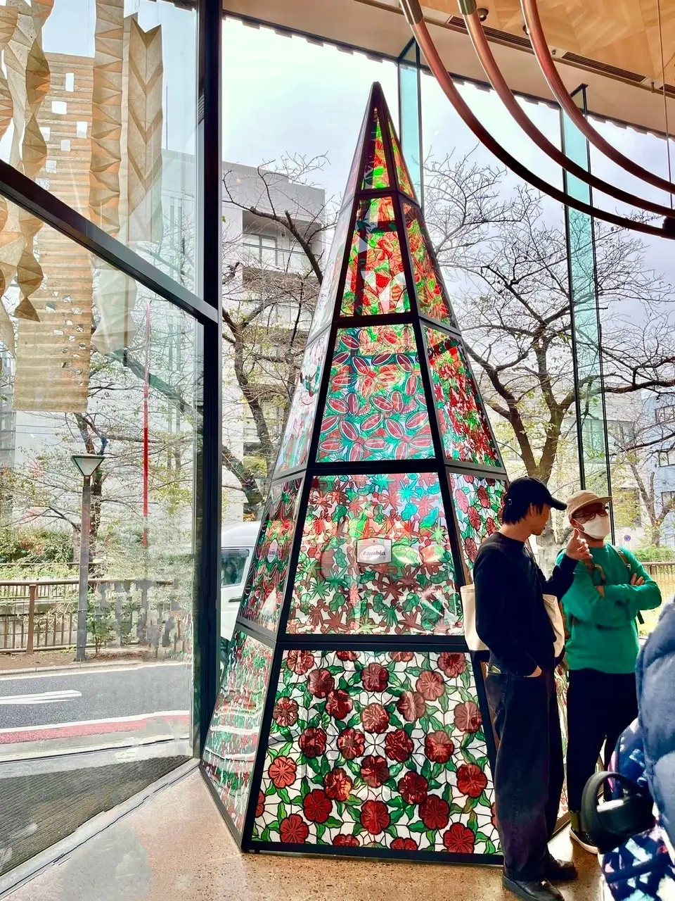 スターバックスリザーブロースタリー東京　ホリデー　クリスマスツリー　ステンドグラス