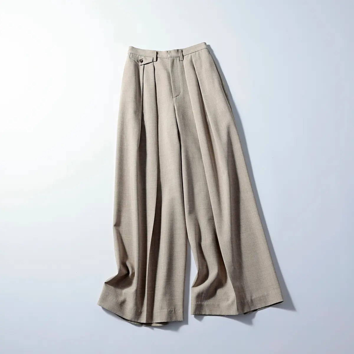 『ココ ディール』のワイドパンツ