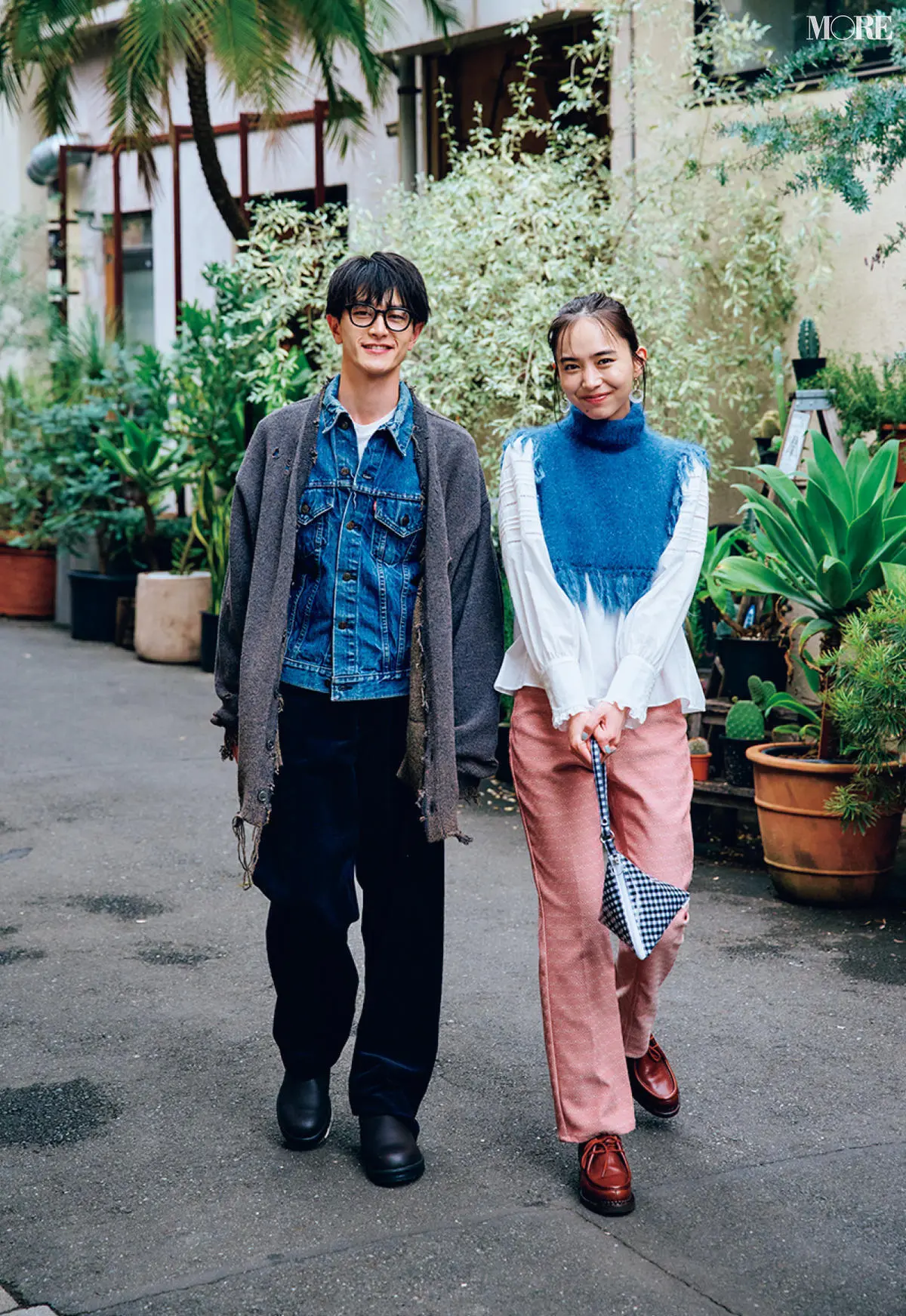 東京でアートデートする男女