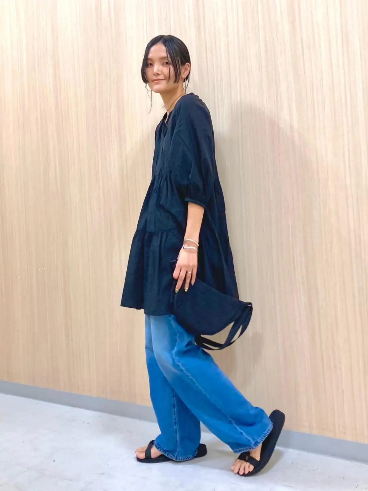 ユニクロ　ドライブコーデ　ワンピースとパンツ