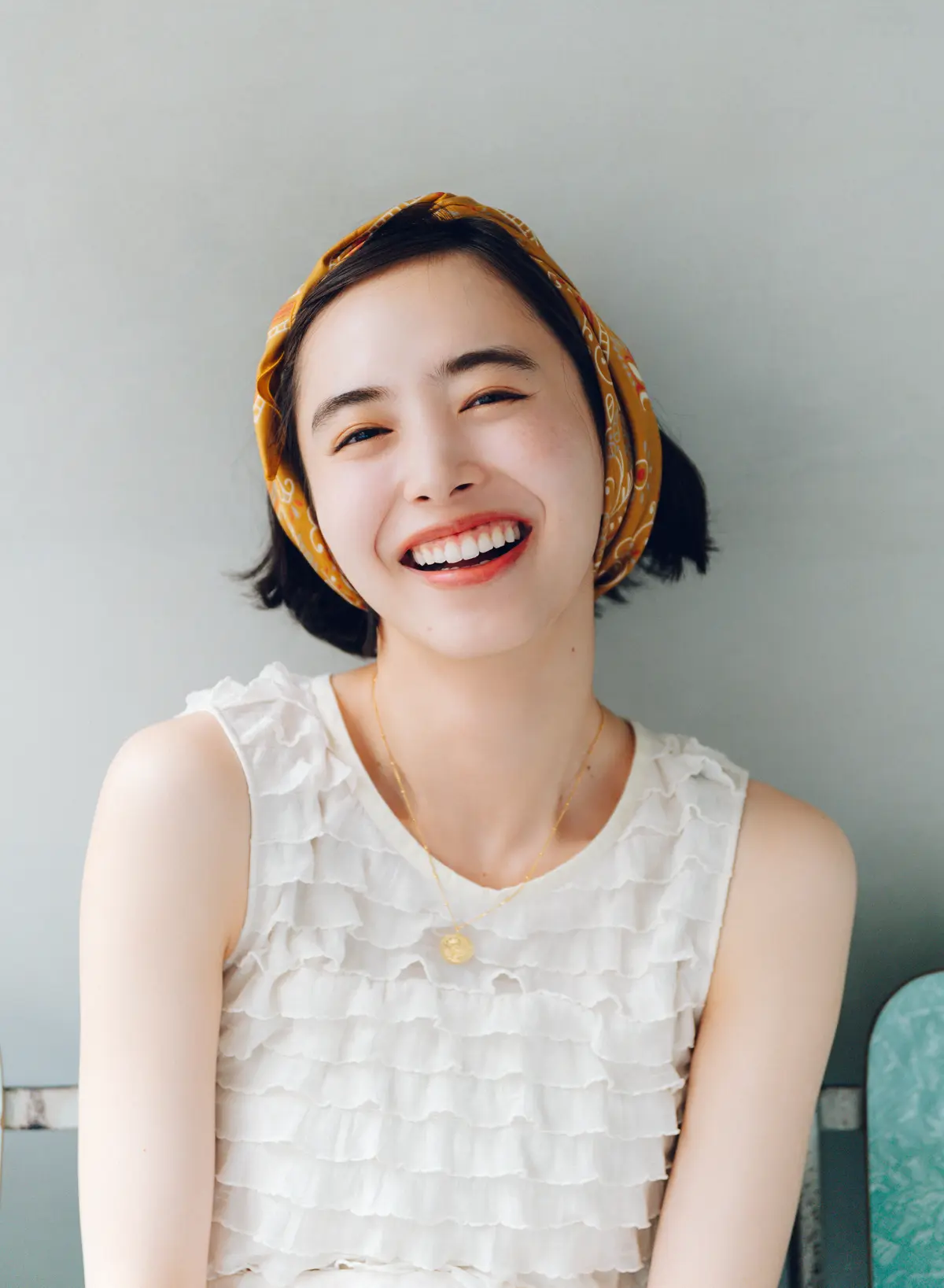 井桁弘恵　ブラウス　よりカット