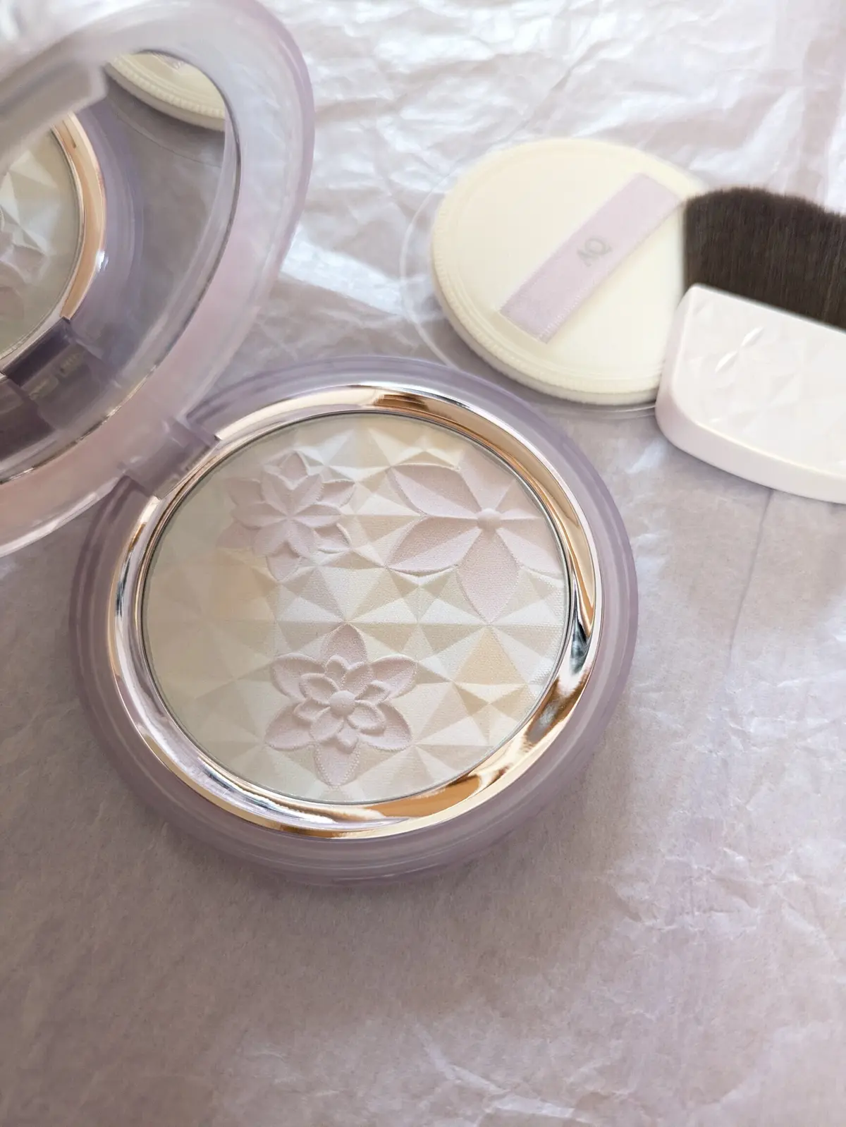 MOREインフルエンサーズ　コスメデコルテ　フェイスパウダー　桜