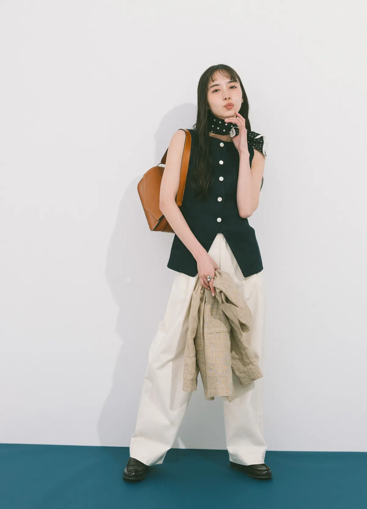 井桁弘恵 パンツコーデ