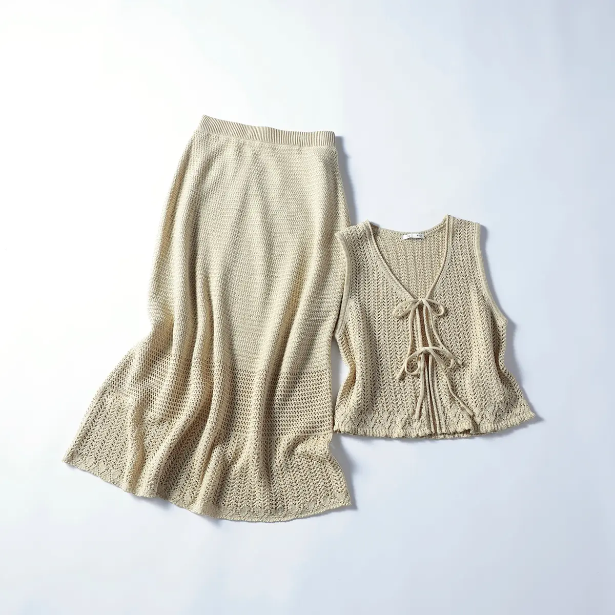 『ジーユー』ニットベスト＆スカート