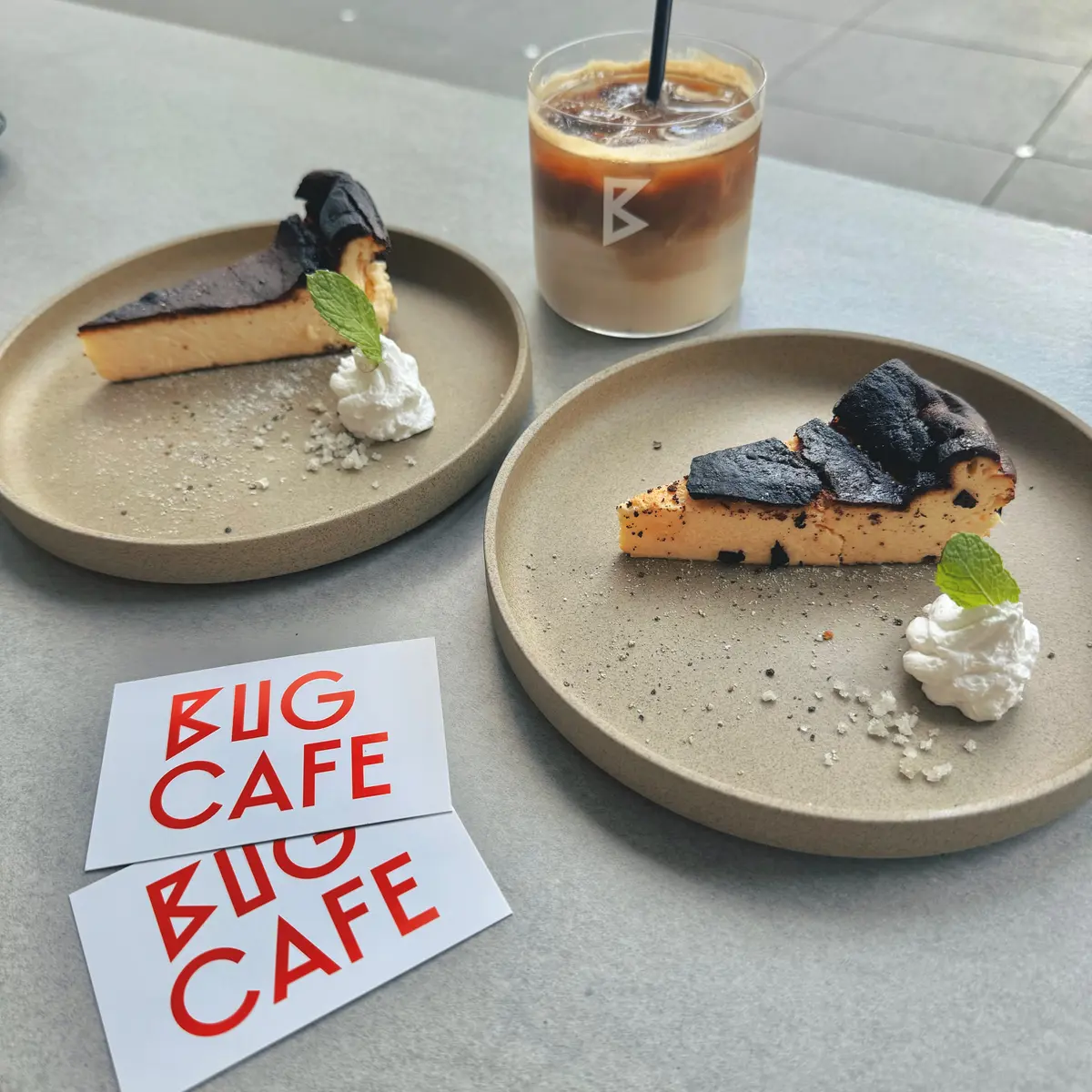 BUG cafe チーズケーキとラテ