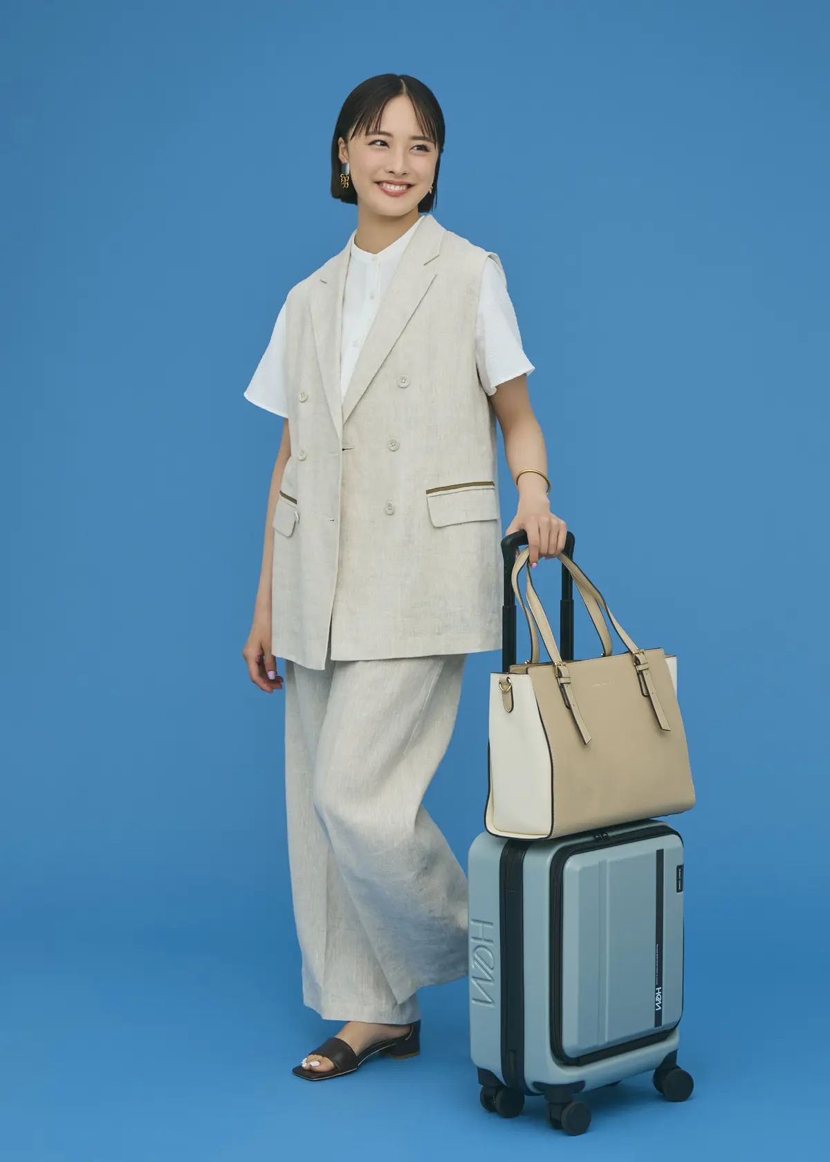 大友花恋　スーツケース 『HeM』×『TRANSIT LOUNGE』のSSサイズはビジネスシーンの出張にもおすすめ