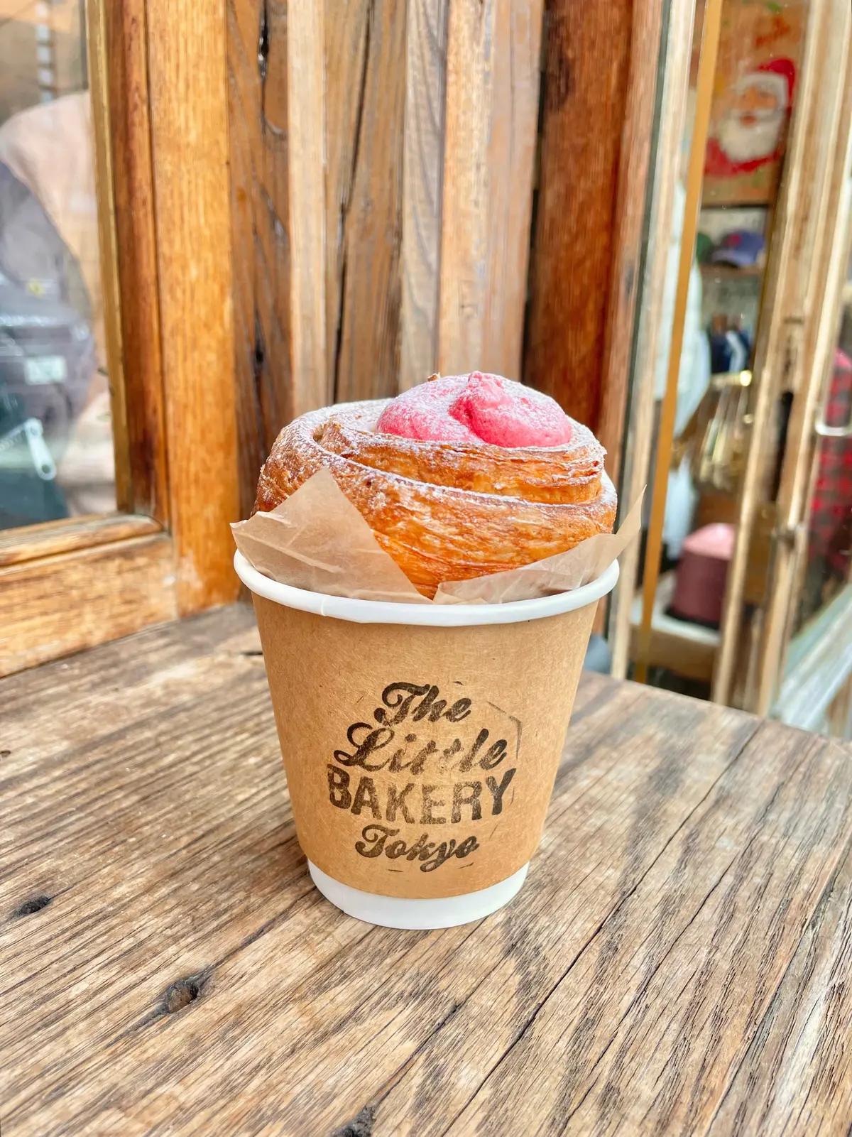 東京・原宿のベーカリーショップ「The Little BAKERY Tokyo（ザ リトル ベーカリー トーキョー）」のクロワッサンとマフィンがコラボレーションした「クロフィン」