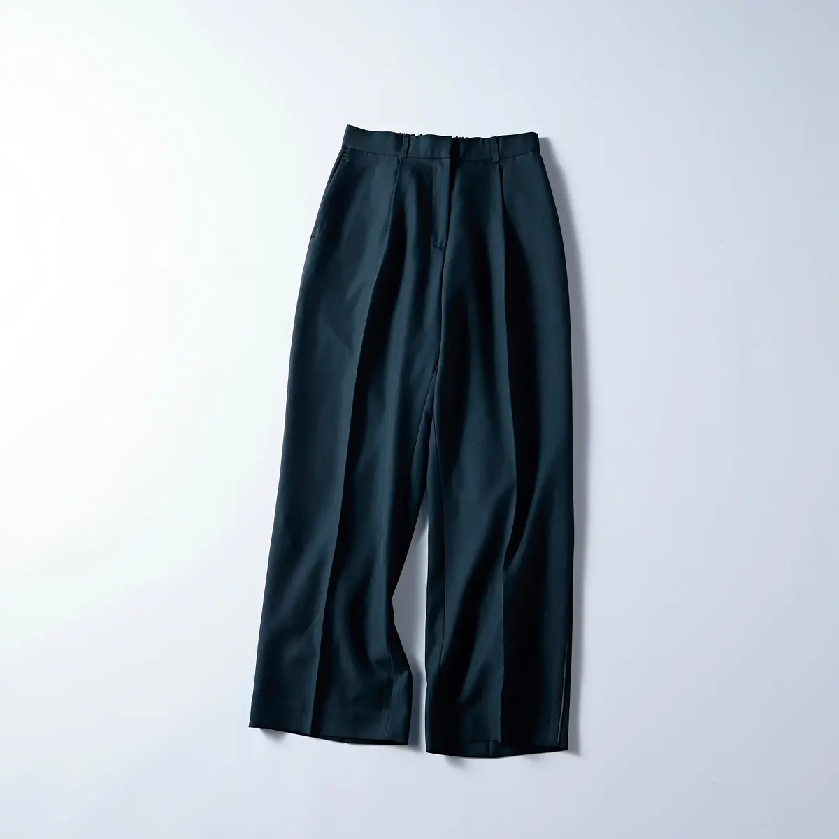 『イェッカ ヴェッカ』のセンタープレスパンツ