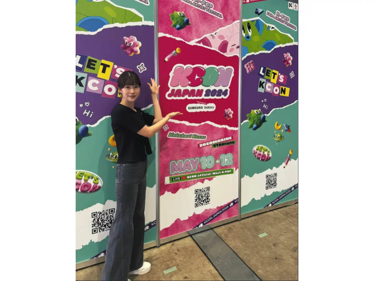 KCON JAPAN 2024のポスター前で撮った写真