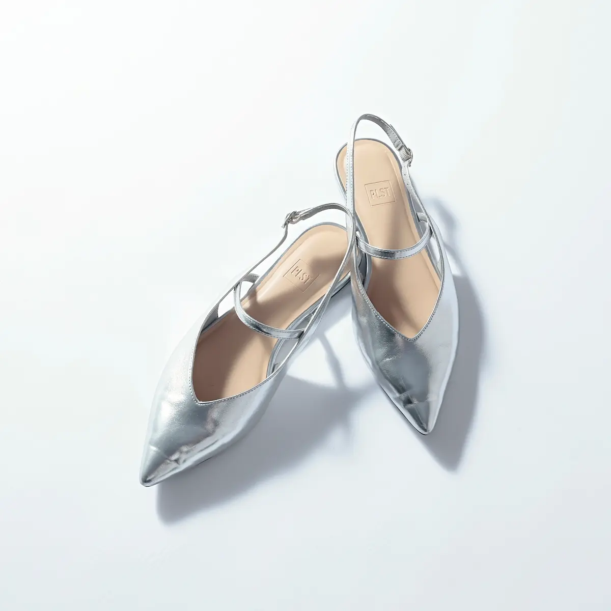 『プラステ』のシルバーパンプス
