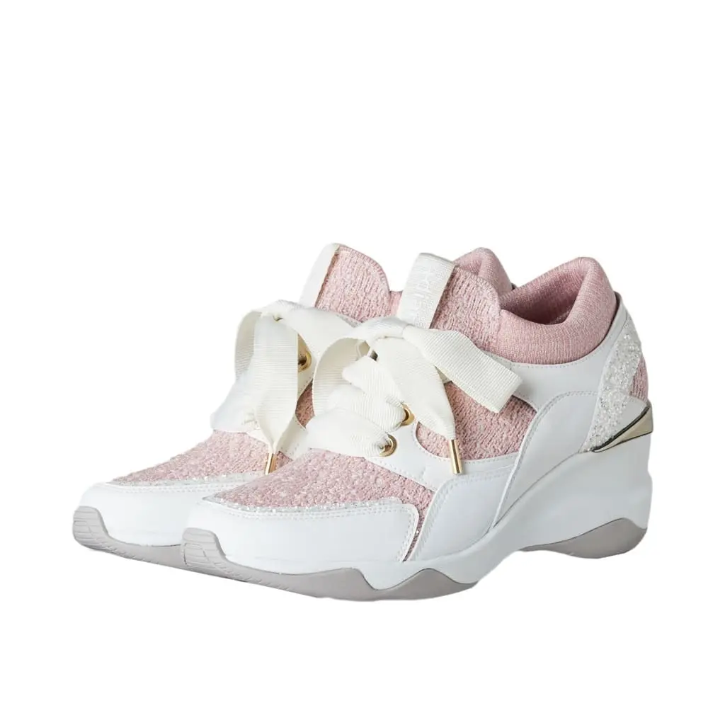 プラスダイアナ　ハイヒール　スニーカー