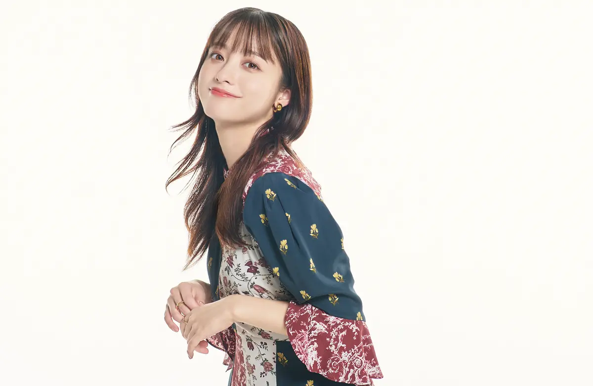 橋本環奈の上半身写真