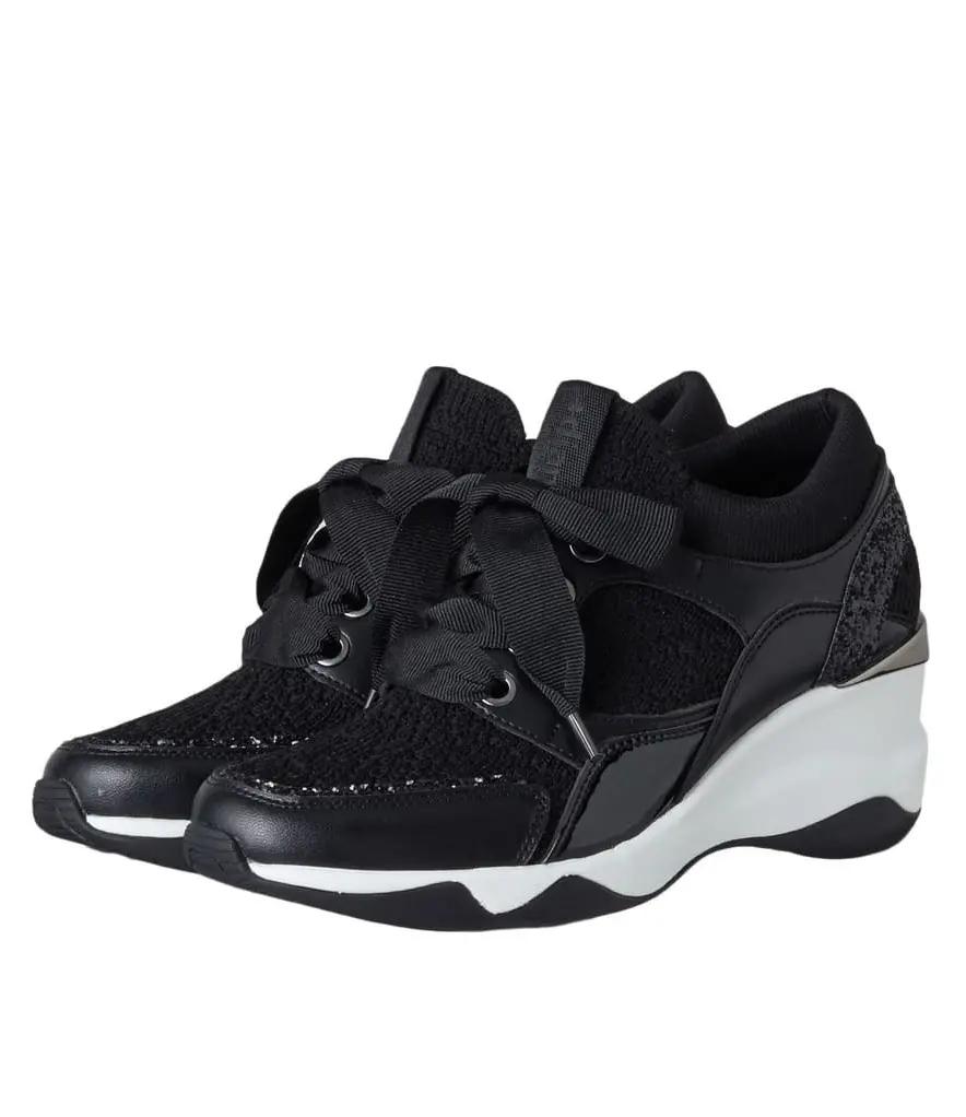 ヒールスニーカー　ダイアナ