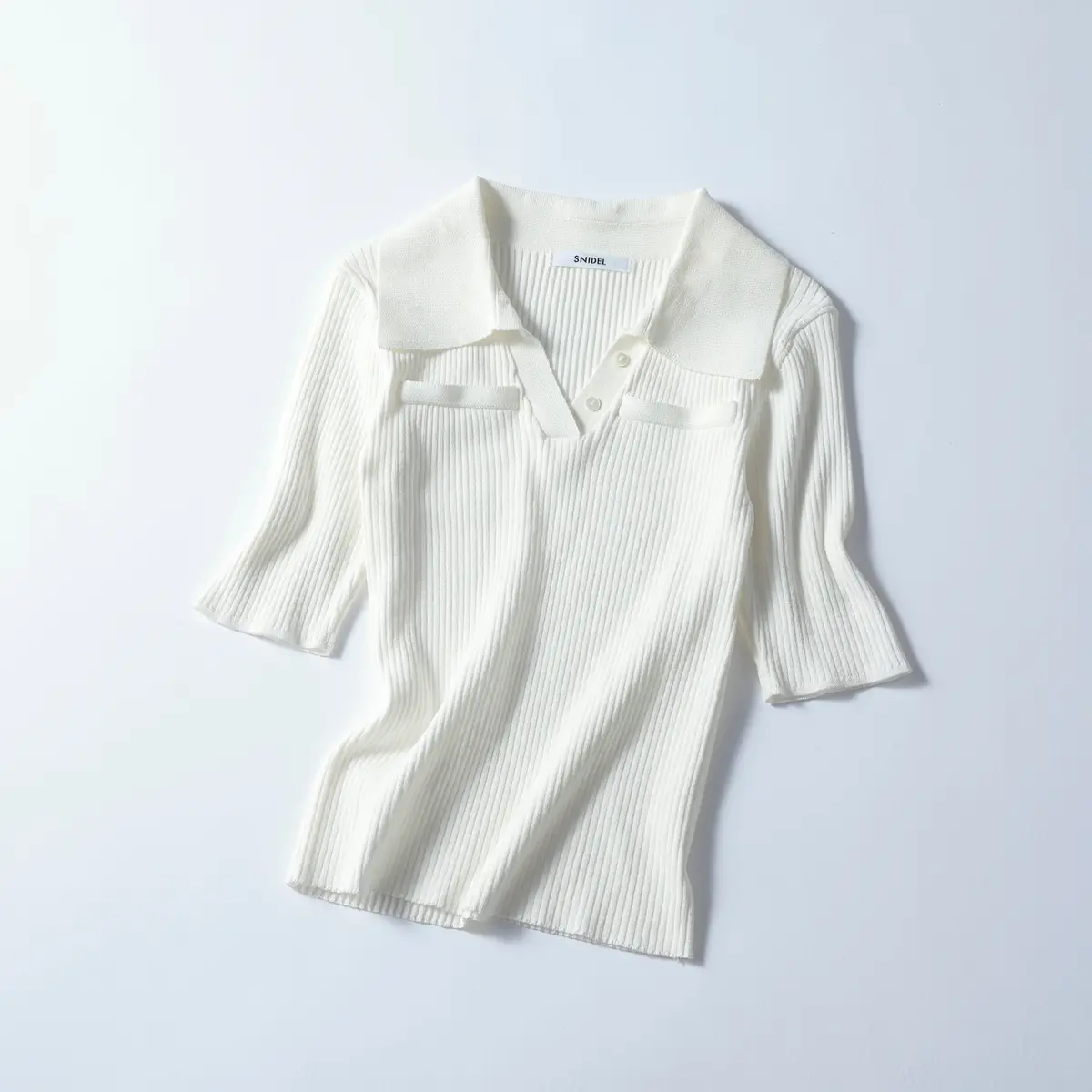 『スナイデル』の衿つきニット