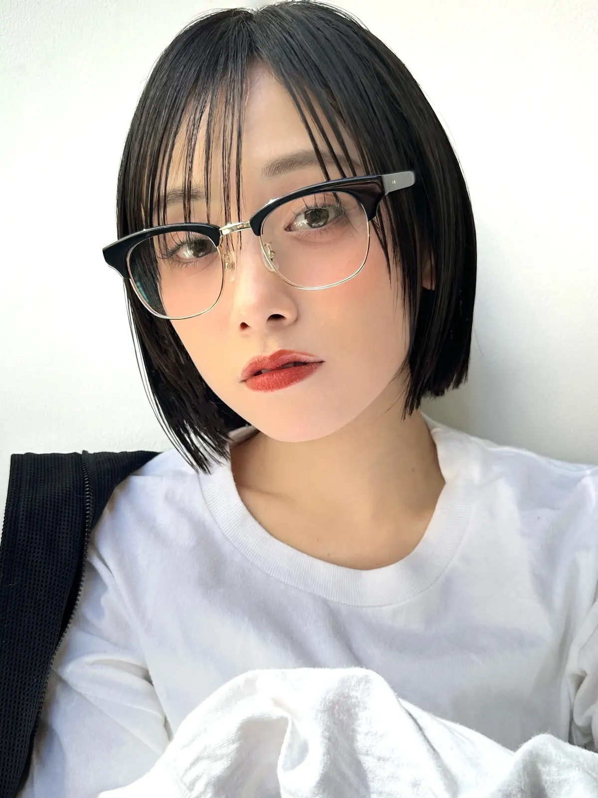 暗髪スリークボブ　正面