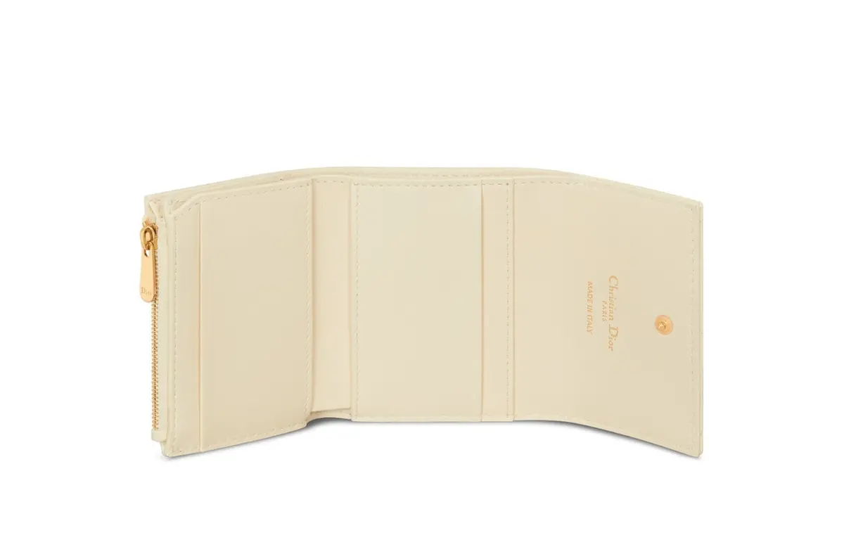 DIOR(ディオール)』のおすすめ折り財布3選。メゾンの美意識が DIOR(ディオール)』のおすすめ折り財布3選。メゾンの美意識が