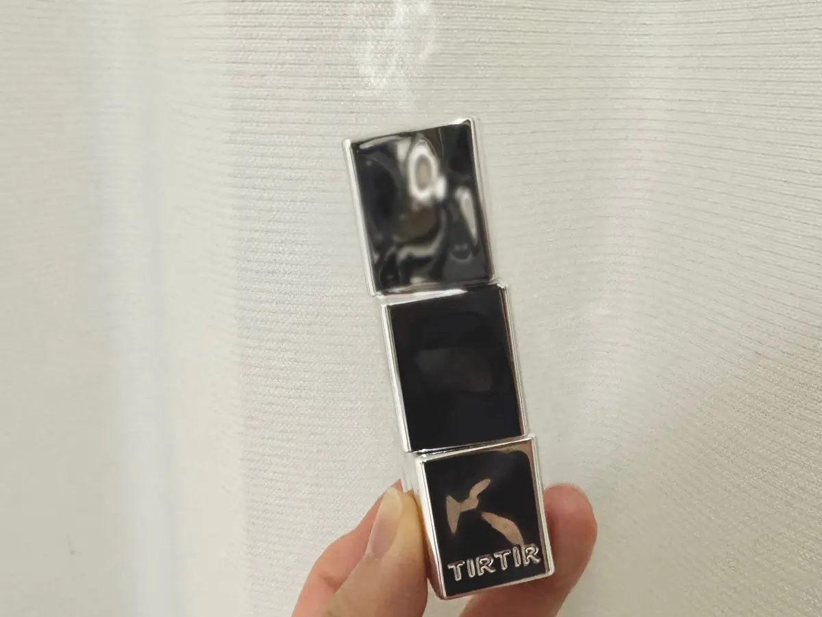 TIRTIRのWATER MELLOW LIP BALM 01 ICY BLUE