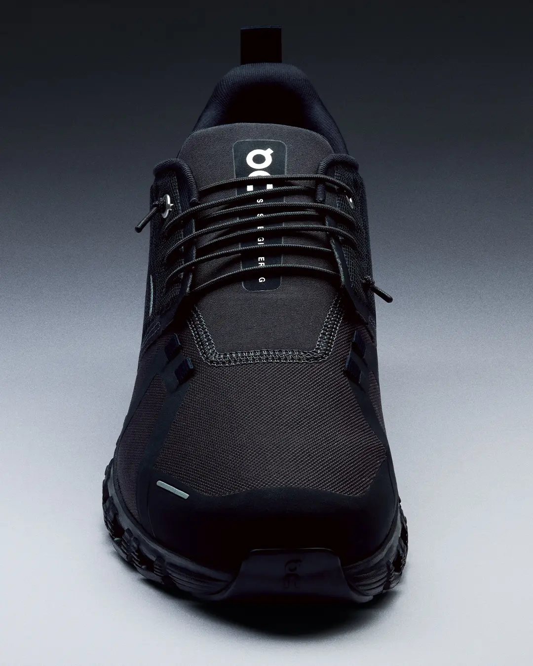 クラウド6 黒スニーカー　通勤