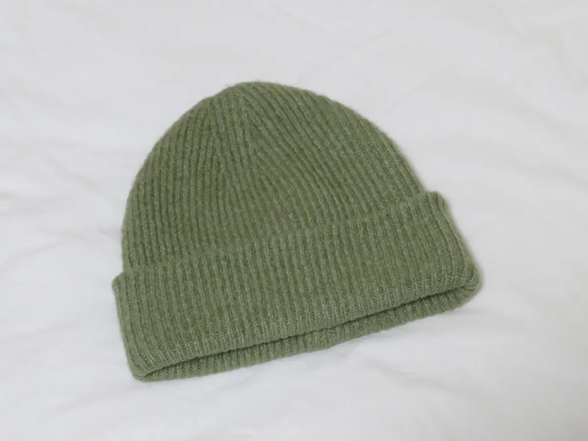 グリーンのニット帽の写真