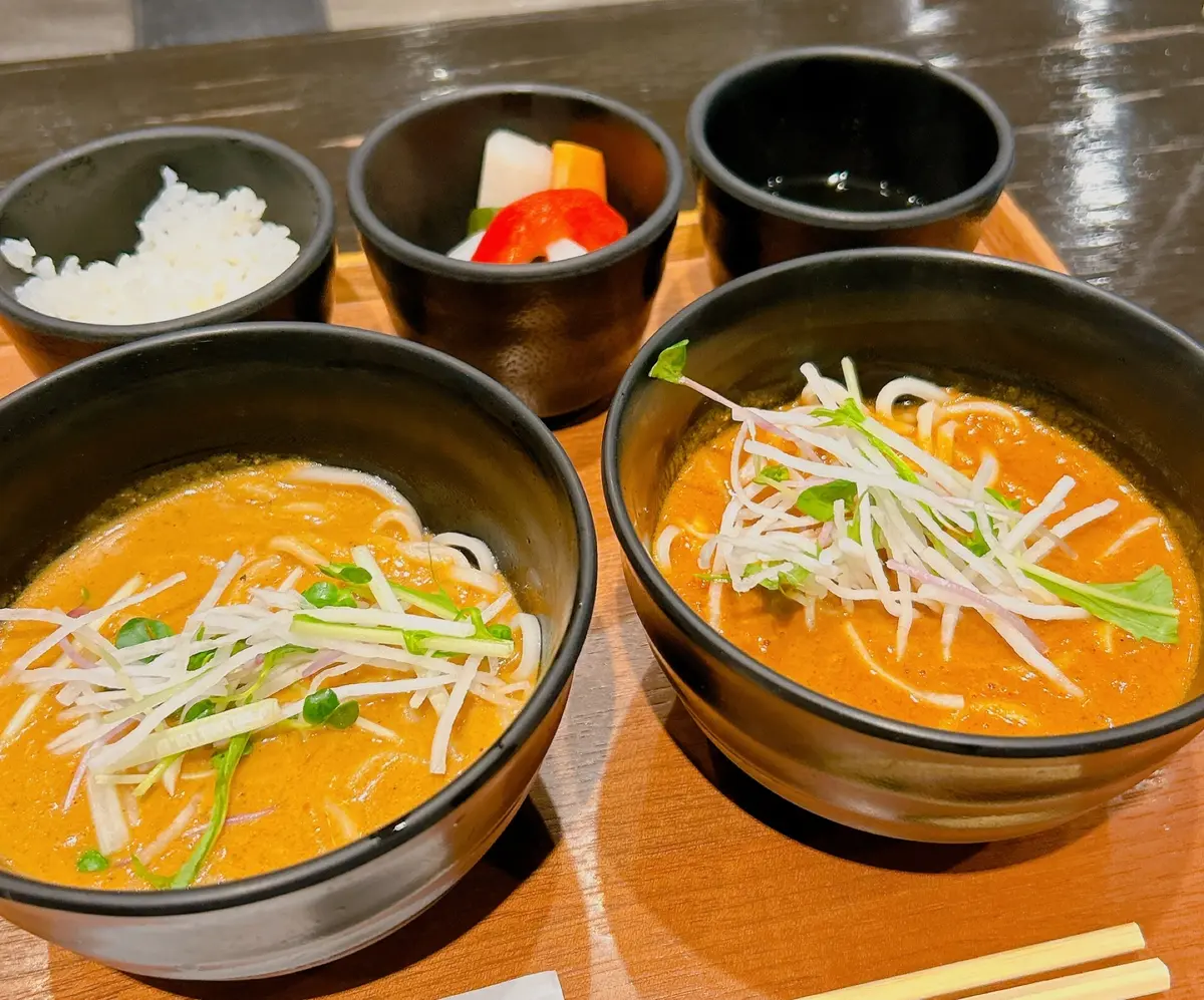 ローストした鶏がらのしょうゆラーメン　スープ