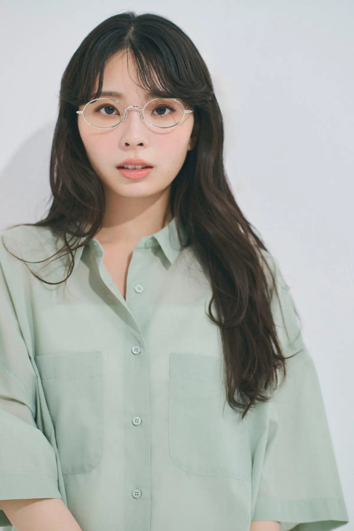 川口ゆりな　シャツ　よりカット