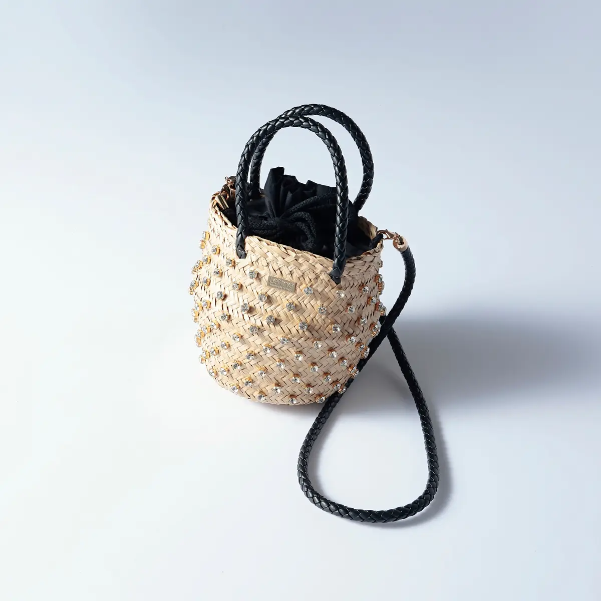 『ルナイン』のビジュー付きかごバッグ