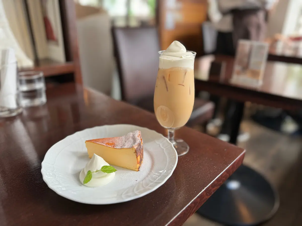 カフェファソン　CAFEFACON バスクチーズケーキ　バスチー　アイスカフェ・クレーム　中目黒　中目黒カフェ　喫茶店