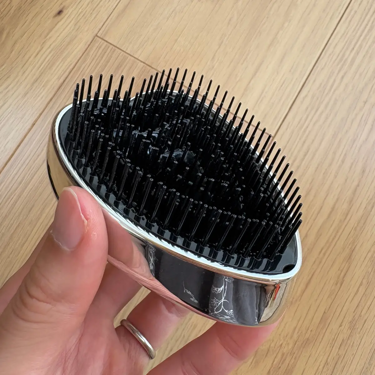 リファ】1回のブラッシングでサラサラになれるヘアブラシ♡ | MORE