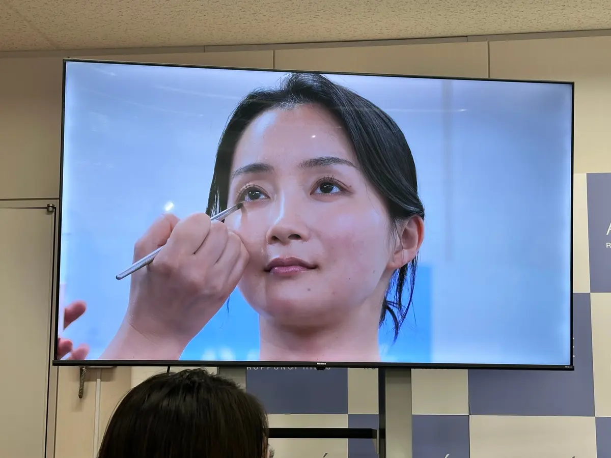 新製品発表会では、実際に新製品のアイシャドウを使用し、モデルさんにメイクするコーナーもあり、使い方がイメージしやすかったです！
