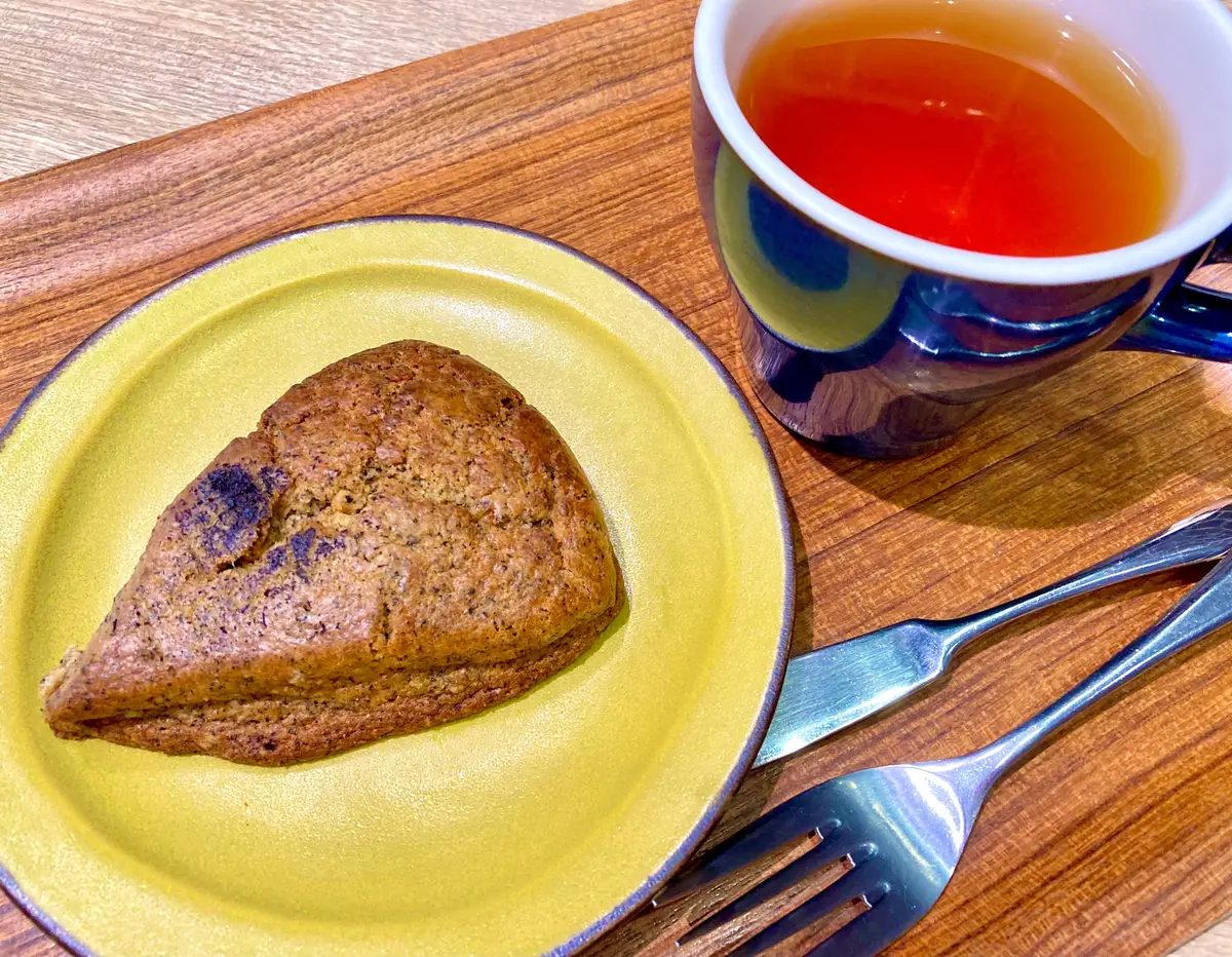仙台駅　エキナカ　カフェ　ハミングミールマーケット　スイーツセット　和紅茶黒糖スコーン　和紅茶ホットティー　