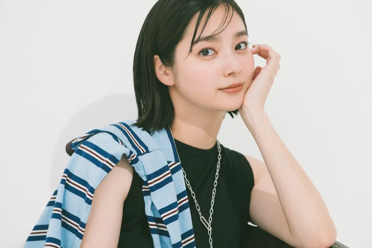 新川優愛　よりカット