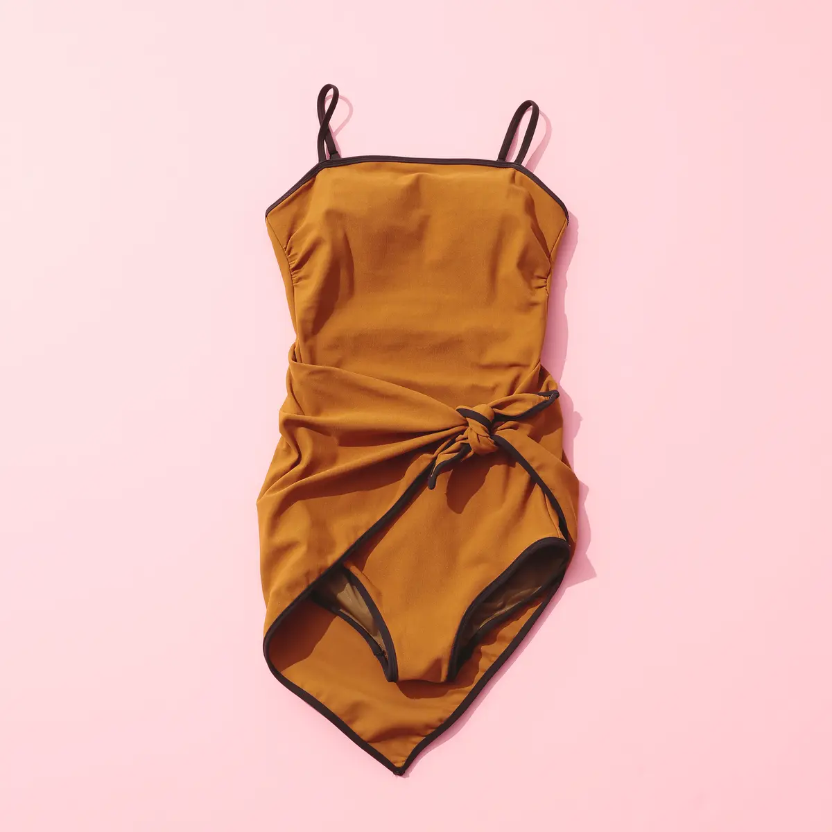 「emmi（エミ）」の三角スカーフ付きパイピングワンピース水着