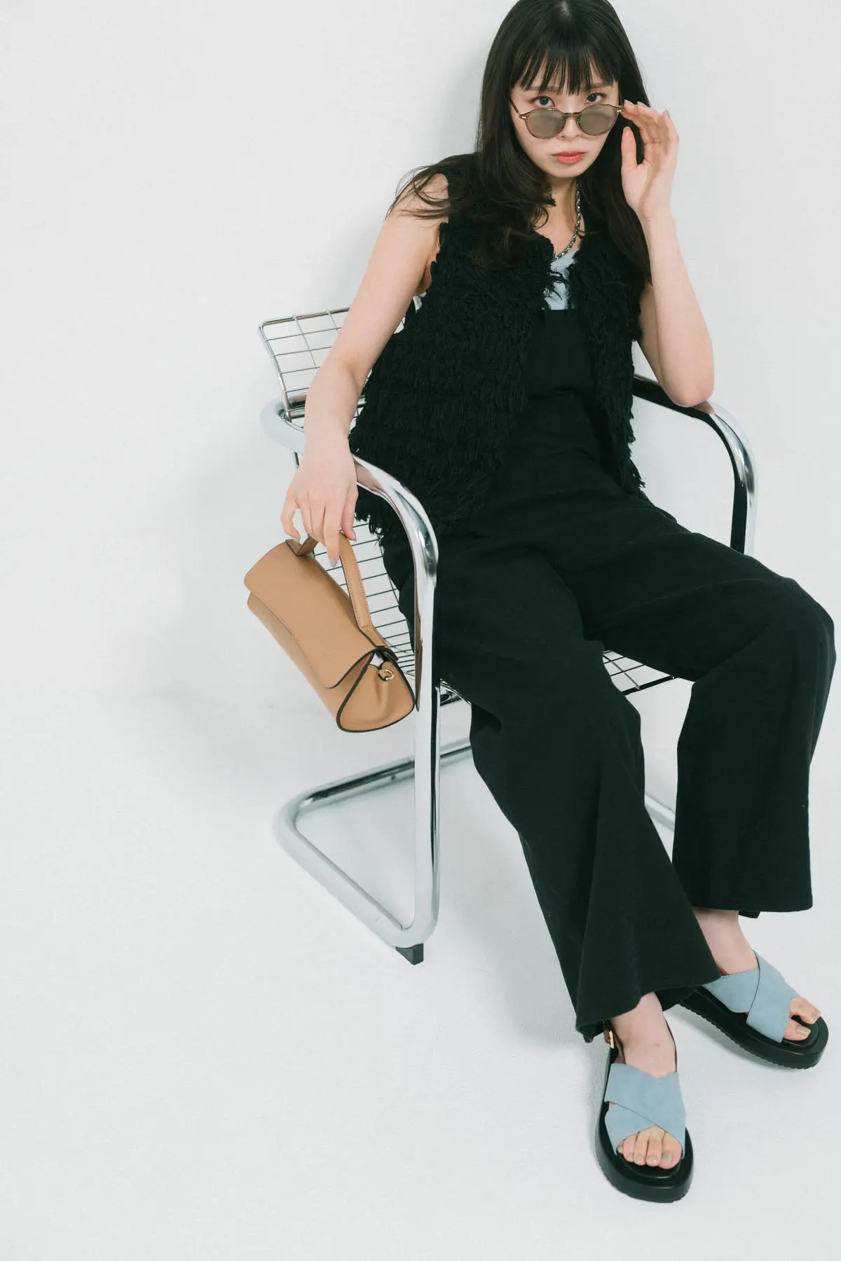 ウェリントンサングラス×サロペットコーデ