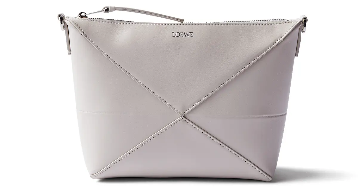 LOEWE(ロエベ)のパズルポーチ 白